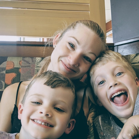 Meet your Posher, Meghan - Picture 2 of 4